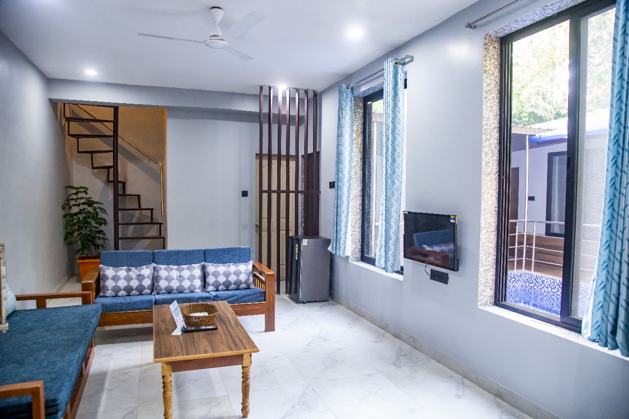The Royal Coconut Villa — Pool & Lawn